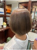 大人可愛いミディアムボブハイトーンカラートリートメント