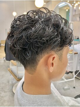 ロミーオム 本厚木(ROMMY. Homme) 刈り上げツーブロックスパイラルパーマビジネスメンズヘア