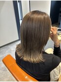 オリーブベージュ