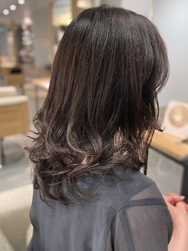 フリップビーアヴェダ(FLIP B AVEDA) 本八幡×レイヤーミディアム×ゆる巻き×艶感カラー