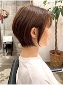 ピンクベージュレイヤーボブニュアンスカラー外ハネボブショート