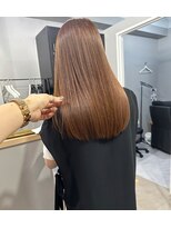 カミエ(kamie)&nbsp;柔らかいベージュカラーのミディアムスタイル