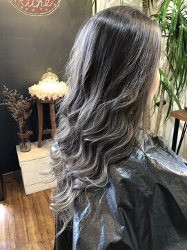 ルーエ バイ ヘアー(Ruhe by hair) メッシュバレイヤージュ