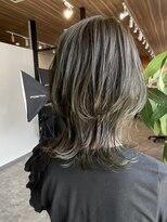 アットラップレーヴ(attrape-reve)&nbsp;【attrape-reve】カーキカラー♪外ハネ×ミディアムレイヤー