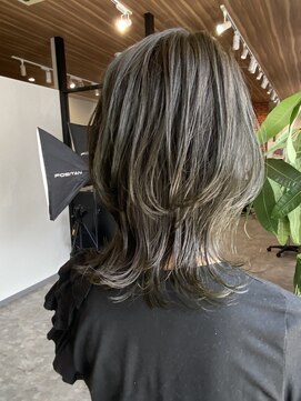 アットラップレーヴ(attrape-reve) 【attrape-reve】カーキカラー♪外ハネ×ミディアムレイヤー