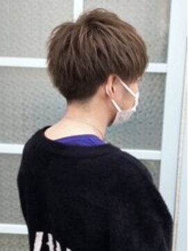 アレゴ(Allergo) ワンカラーオリーブアッシュ×束間マッシュショート