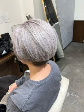 ムーブ(Moob) スモーキーホワイトアッシュで透明感カラー【別府】