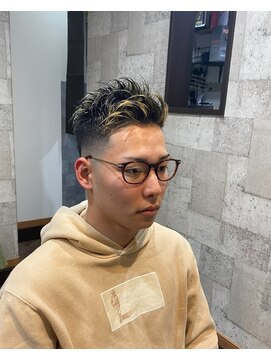 ストローヘアー(STRAW hair) スキンフェード　金メッシュ