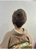 動きのある夜会巻き