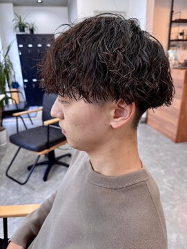 フゥ 宇都宮(FeU) 栃木緩め波巻きパーマシャドウパーマメンズマッシュウルフカット