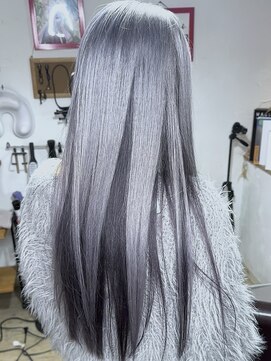 ブレイズヘアー(BLAZEhair) ホワイトシルバー×ブラックカラー×ブリーチ2回