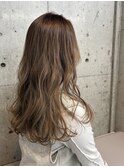 ハイトーンベージュ×ロングスタイル