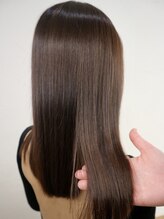 「私にぴったり」が必ず見つかる♪厳選された豊富なケア＆カラー剤で、あなただけの理想の髪を叶えます。