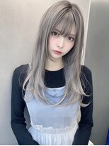 レア 新越谷(LEA) ハイトーンロングレイヤー × シルバーグレージュ
