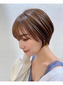 ミディアムヘア斜めバンググレージュカラー デザインカラー