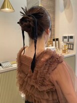 ポジ(poji)&nbsp;アレンジ　艶髪　髪質改善　ヘアセット　編みおろし　顔まわり