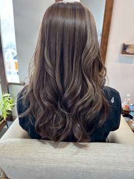 エメヘアー(EME HAIR)の写真/【山陽小野田】理想の色味を見極めて創るカラーが◎透明感×艶のある上品な仕上がりに♪高発色で色持ちも◎
