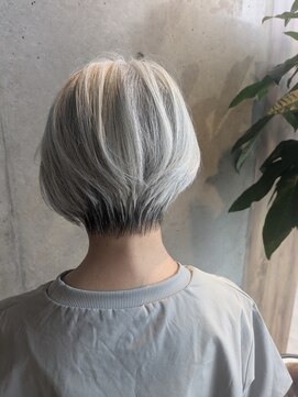 コティ(Kotii) 【カラー卒業】グレイヘア移行でおしゃれを楽しもう♪
