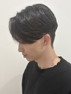 ヒュイル バイ ニアウ(Hwyl by Niau) MEN’S HAIRセンターパートスパイラルパーマニュアンスパーマ