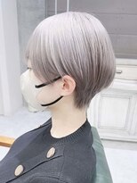 デイズ(days) ホワイトグレージュ透明感カラー/耳掛けショートボブ