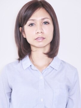 エマージュ 大宮(Emerge) これぞ・大人のこなれ感が漂うシンプル・ロブ スタイル