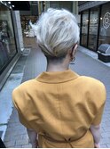 襟足刈り上げショート × ハイライト