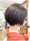 ボブ　マッシュショート　カーキグレージュ　大人かわいいヘア