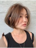 丸みショートボブ　ペールベージュ