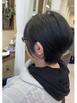 コアフィールフィス(COIFFURE fils) 《見附　今町》耳かけ　丸みショートヘア