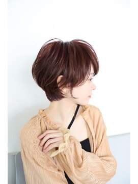 メモリーズ 表参道(Memories) 30代40代50代耳かけショート前髪あり丸みショートボブ白髪ぼかし