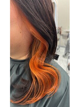 リノ 金山(Rino) デザインカラー/レイヤーカット/ウェットヘア/オリーブベージュ