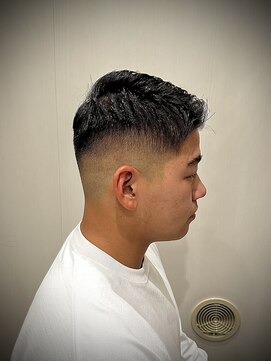 ハイフェード　スキンフェード　新潟バーバー　出来島　女池床屋