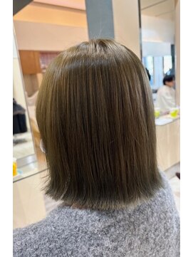 ボブインターナショナル(bob international) パッツンボブ×カーキカラー