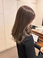 ラッド(Rad) 赤みなし柔らかベージュ・ぱつっとフェイスレイヤー