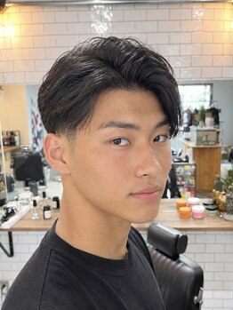 ミスターマウントロックバーバーショップ(MR.MT.ROCK BARBER SHOP)の写真/MMRではただ髪を切るだけではなく、大人男性の為のエイジングケアやリラックスメニューに特化/ヘッドスパ