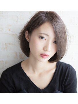 フラウ(frau) アッシュベージュ×まとまるボブ