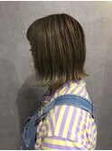 20代30代40代外ハネアッシュグレージュ肩ライン耳掛け