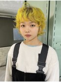 ネオンレモン×クセ毛スタイル