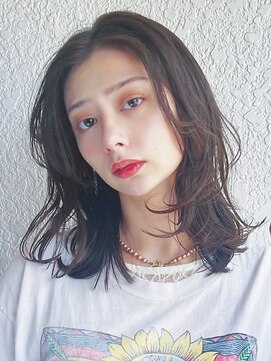 トリッカ シブヤ(TRICCA SHIBUYA) ミディアムレイヤー/ 顔まわりレイヤー/ 暗髪カラー