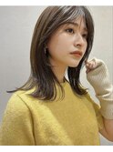 美髪小顔ミディアム流し前髪内巻きグレージュくびれヘア