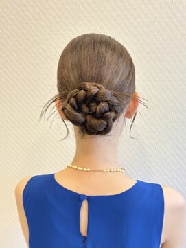 ムーア(MUA) お呼ばれスタイル×カチモリヘアー
