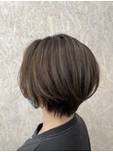 ショートボブ細めハイライトグレージュ