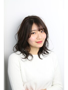 リス(Lis) ひし形シルエット外ハネミディー【所沢・東所沢】