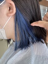 サクラ オモテサンドウ(SAKURA) 切りっぱなしボブ×インナーカラー×ブルーカラー