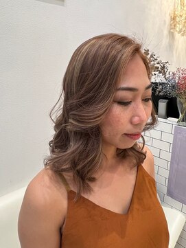 レム(REM) 外国人風ハイライト