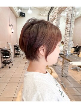 ティエル(Tiele) くびれショートxナチュラルカラー