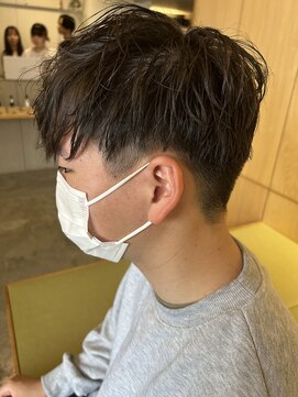 ヒュイル バイ ニアウ(Hwyl by Niau) メンズマッシュパーマ波巻スパイラルパーマニュアンスパーマ