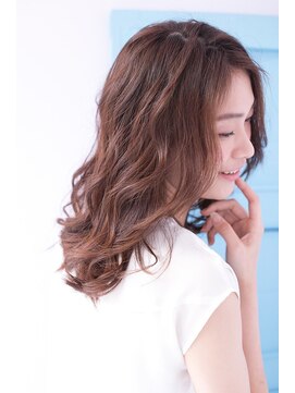 エイチバイシオミエイチ 神戸三宮(H by shiomi H) [shiomi H] 　ナチュラルウェーブなスタイル