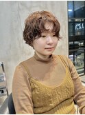 クシュっとパーマのショートスタイル