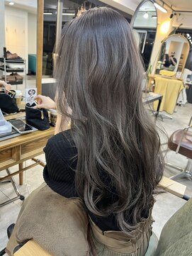 ファブ 銀座(fav) 20代30代フェミニンロングレイヤー☆グレージュカラー